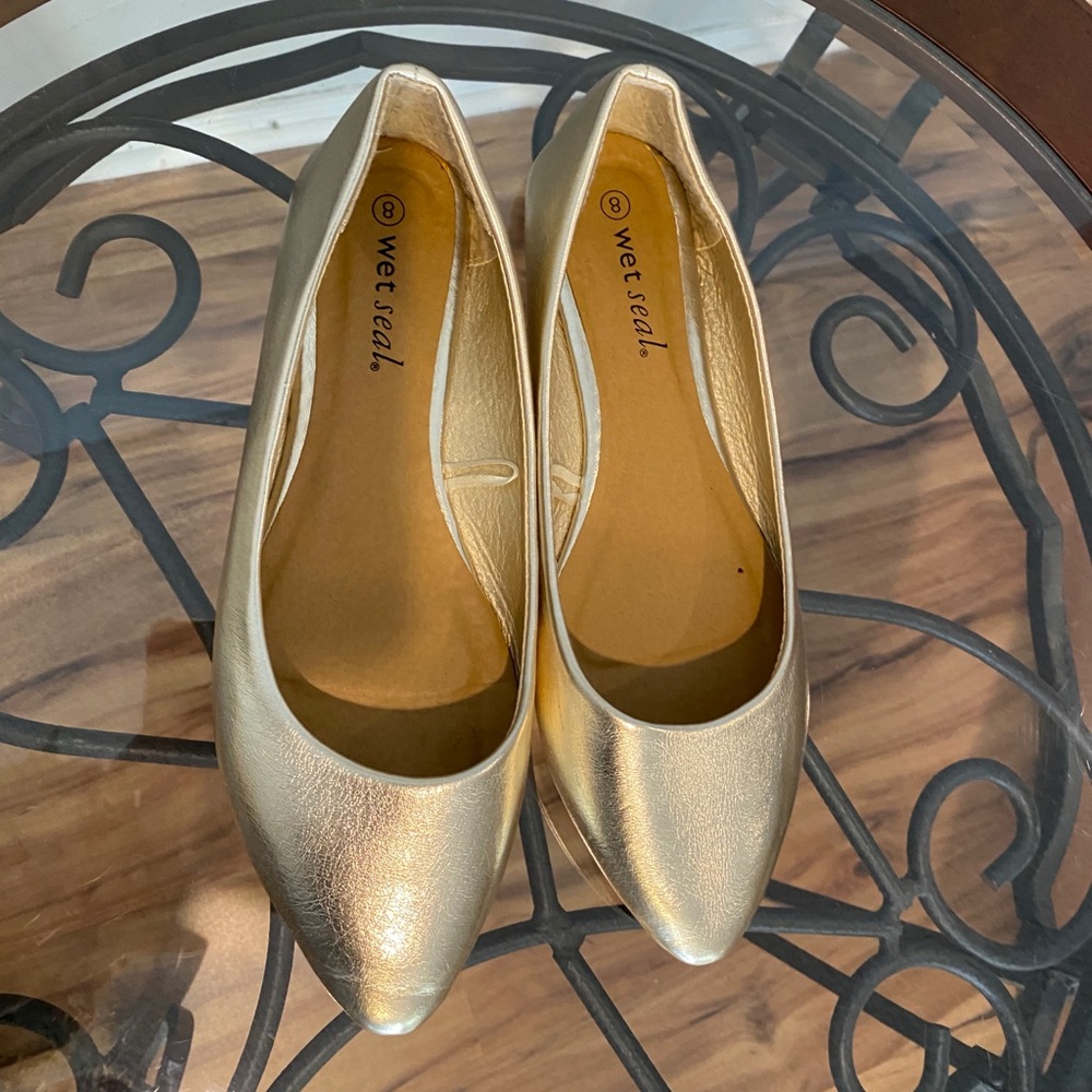 Gold Wet Seal Size 8 Pointed Flats